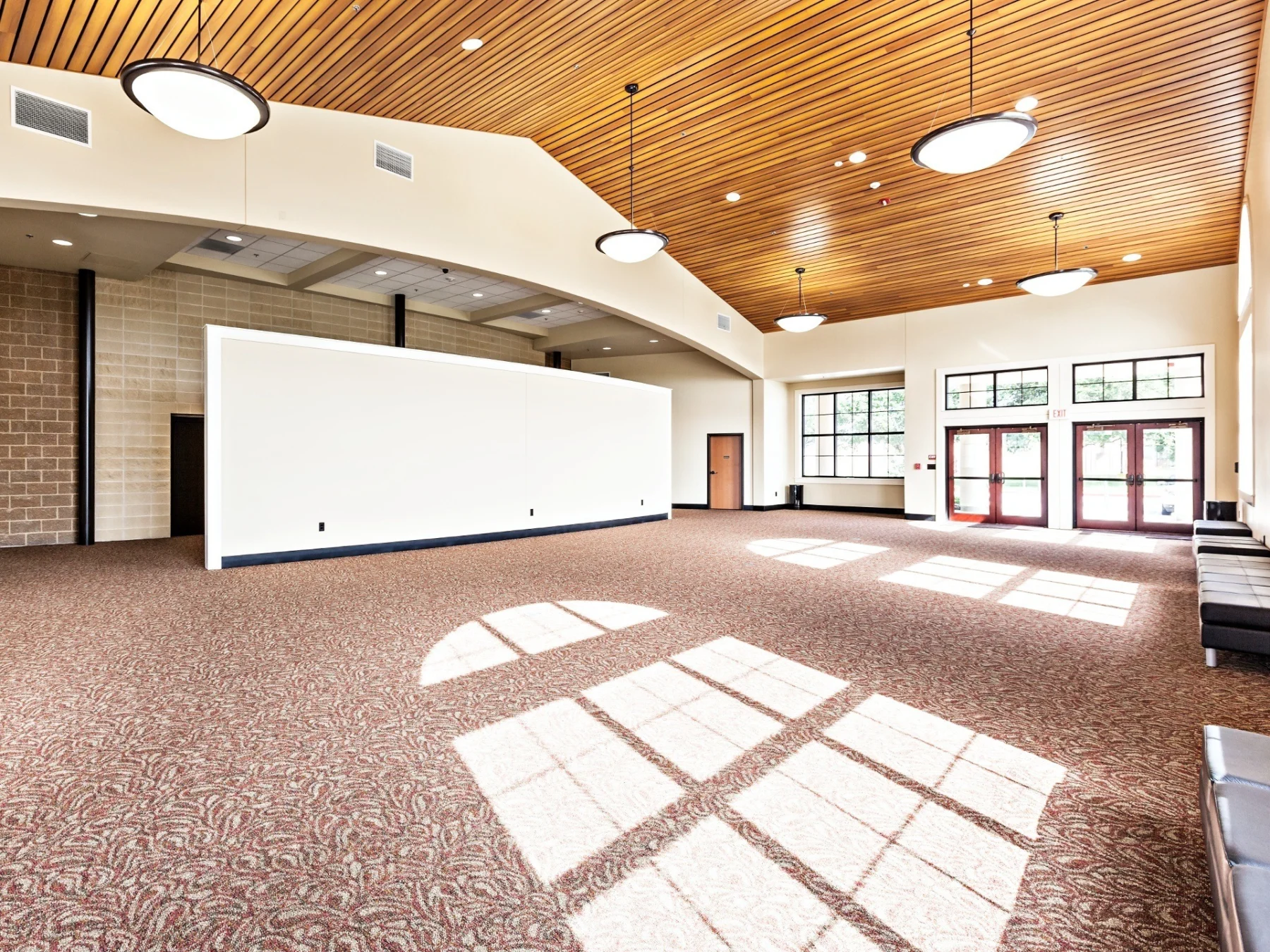 Truss-Free Interior